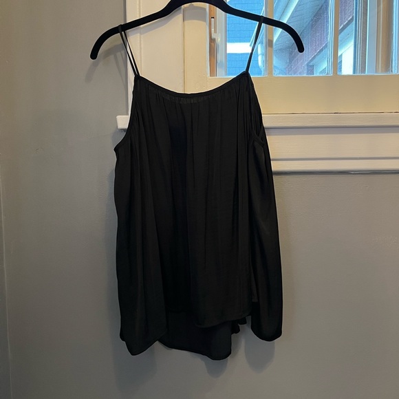 Vince Camuto Black Off-Shoulder Top.  Size Petite Small. - Picture 2 of 6
